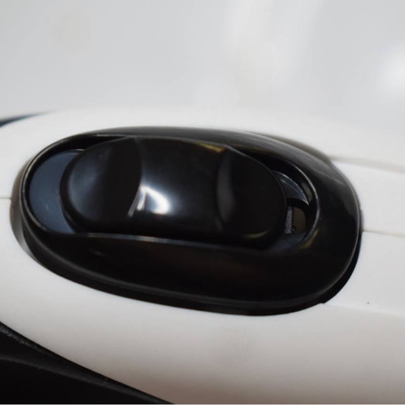 Retractable Dog Leash with LED Flashlight - Picture 5 of 9